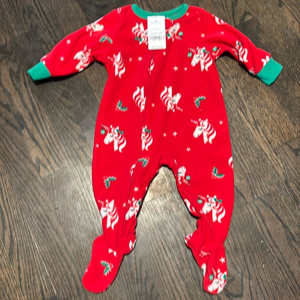 NWT Carter’s soft and cuddly holiday themed sleeper 6 mo